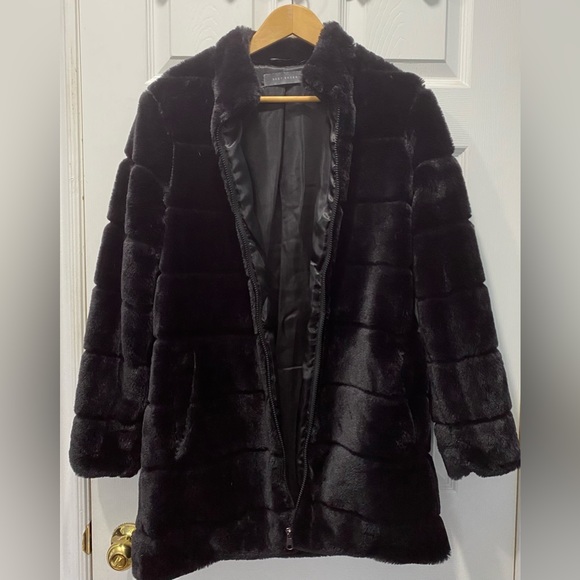Suzy Shier Jackets & Blazers - Suzy Shier Black Fur Cost Size Medium
